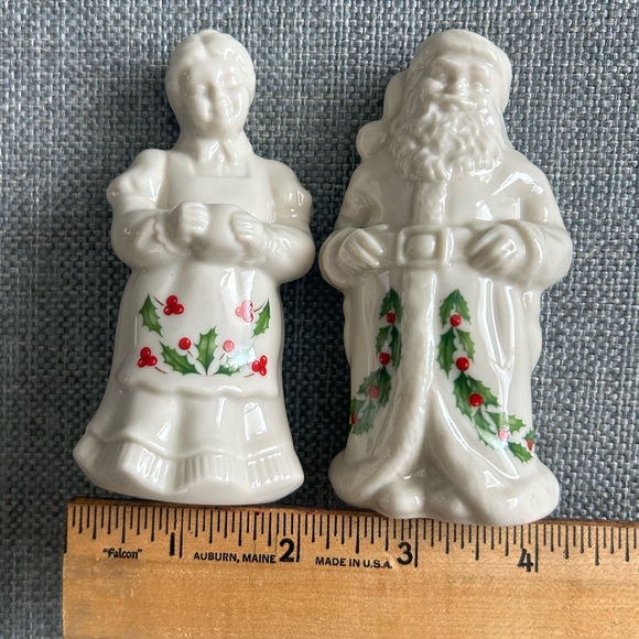 Lenox Holiday Santa and Mrs. Claus Salt And Pepper Set Christmas - Picture 8 of 9